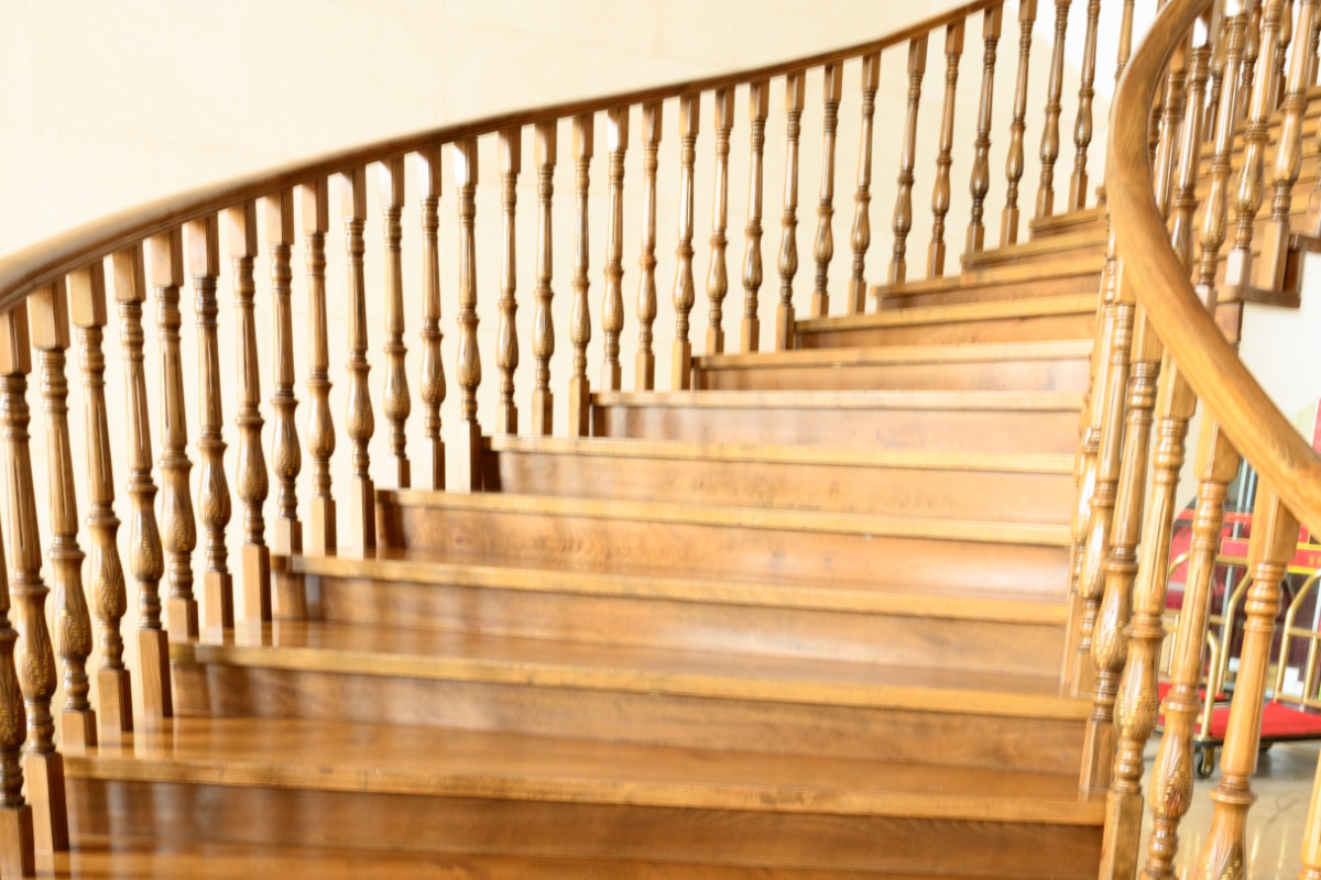 escaliers rustiques en colimaçon